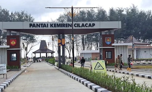 Pulau Kemiren: Santai di Pantai dengan Nuansa Eropa